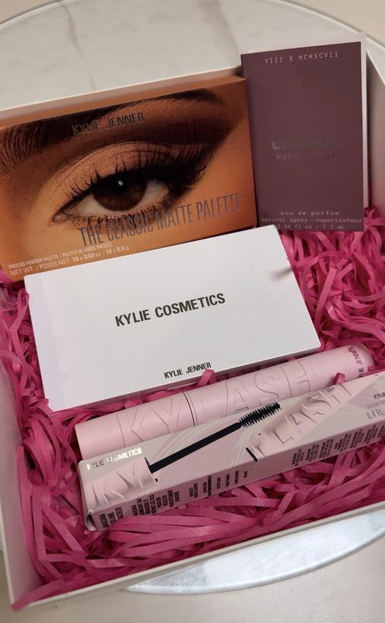 Kylie makeup set 