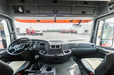 6x4 Чирэгч автомашин