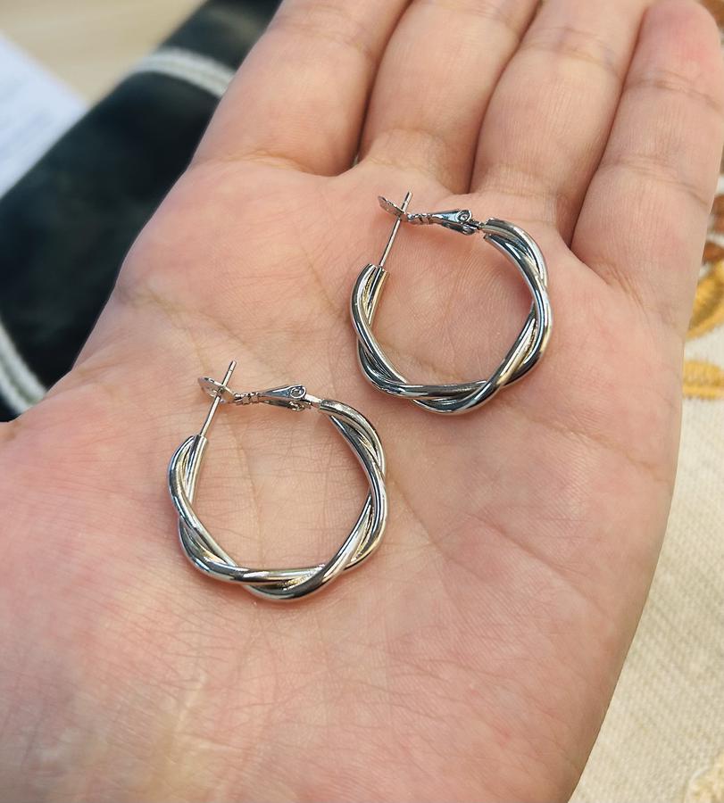 мөнгөн зүүтэй