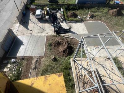 "МКЛ" ХХК-ийн үйлдвэрийн хашаан дахь бетонон талбай