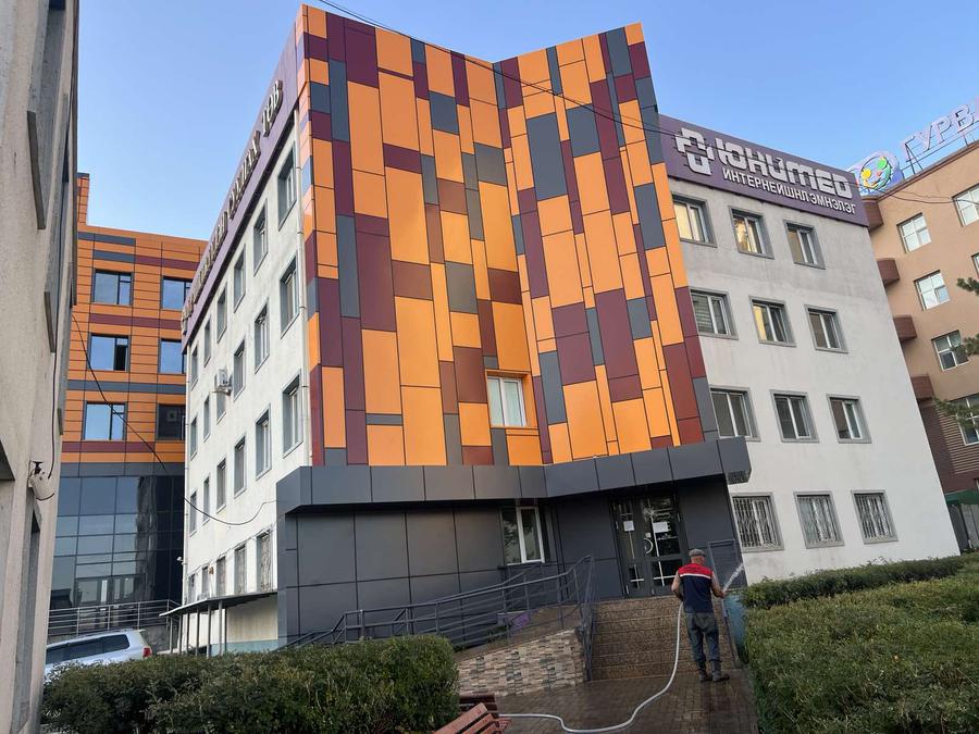Юнимед Интернейшнл эмнэлэгт гүйцэтгэсэн металл фасад