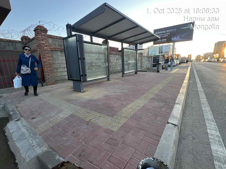 Нарантуул захын замын урд талын автобусны буудал