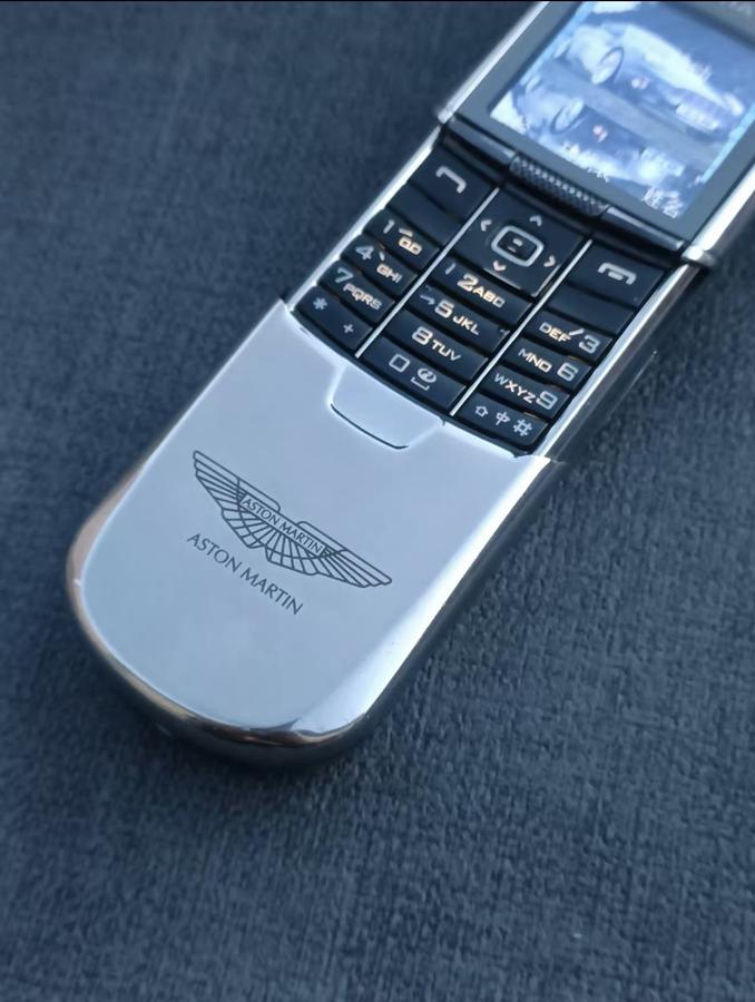 Nokia 8800 ASTON MARTIN V8 VINTAGE LIMITED EDITION 
