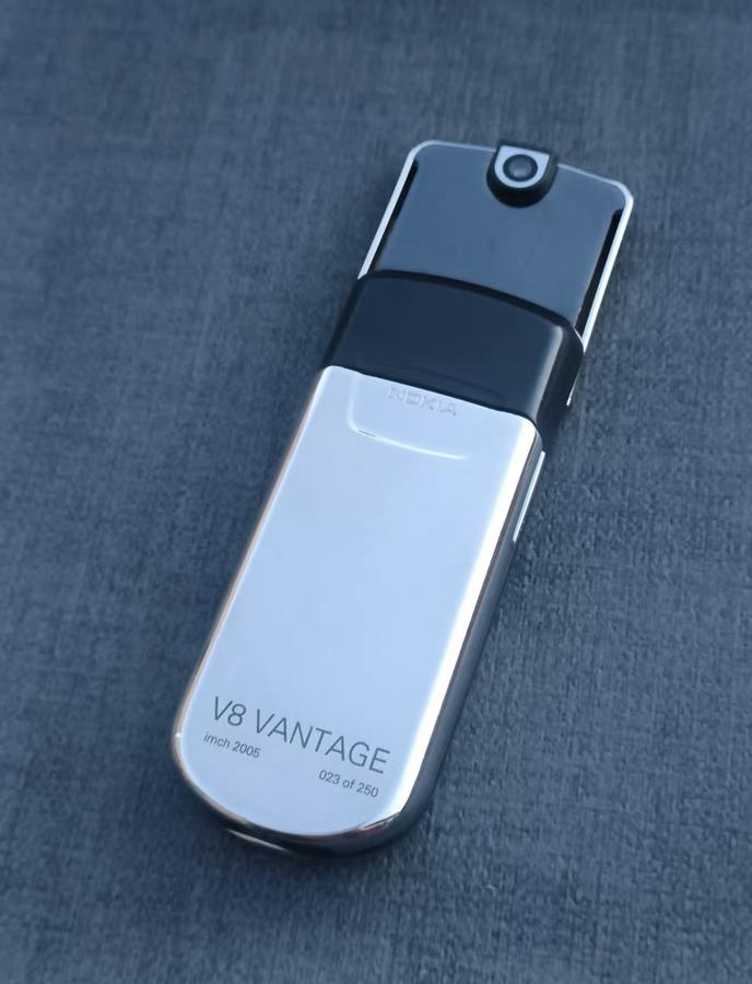 Nokia 8800 ASTON MARTIN V8 VINTAGE LIMITED EDITION 