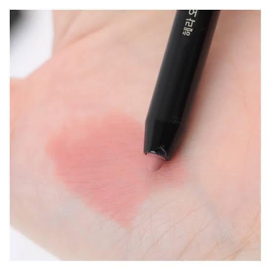 Hera over blur lip pencil