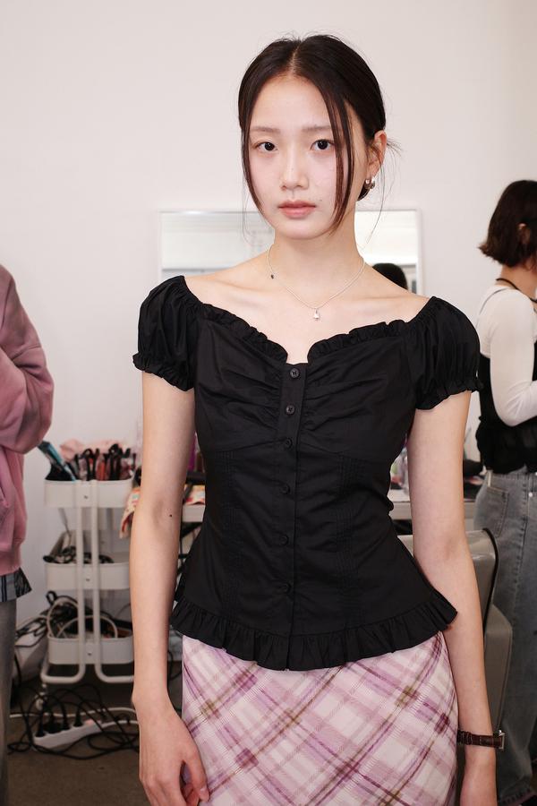 Sleeve heart neck shirring blouse