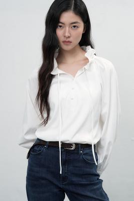 Loose-fit frill collar blouse