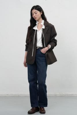 Loose-fit frill collar blouse