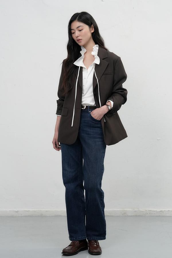 Loose-fit frill collar blouse