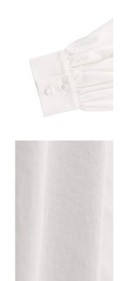 Loose-fit frill collar blouse