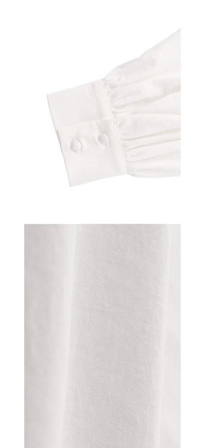 Loose-fit frill collar blouse