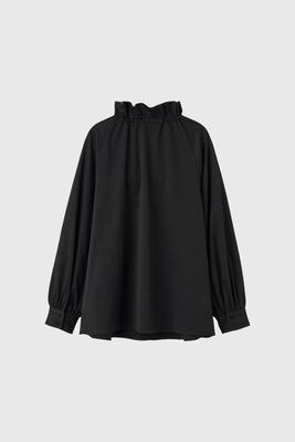 Loose-fit frill collar blouse