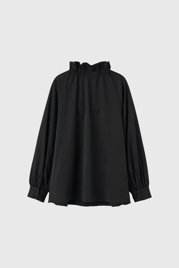 Loose-fit frill collar blouse