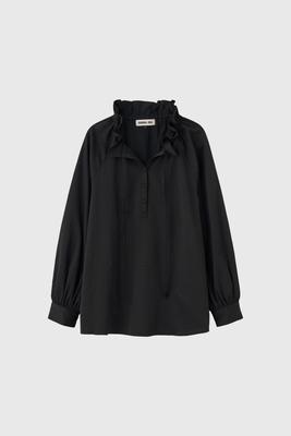 Loose-fit frill collar blouse