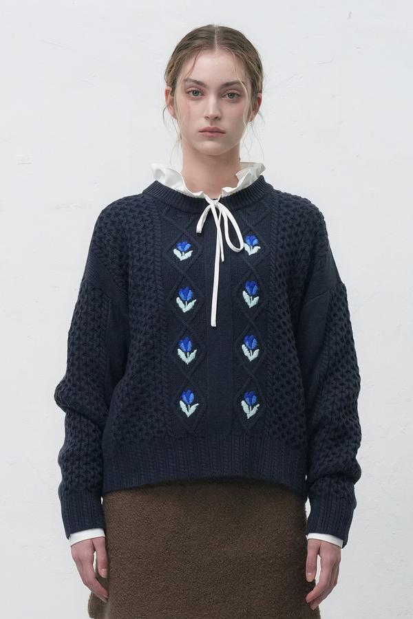 WOMAN Flower Cable Knit Pullover