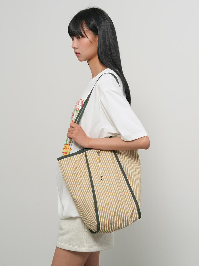 Reversible striped pattern bag