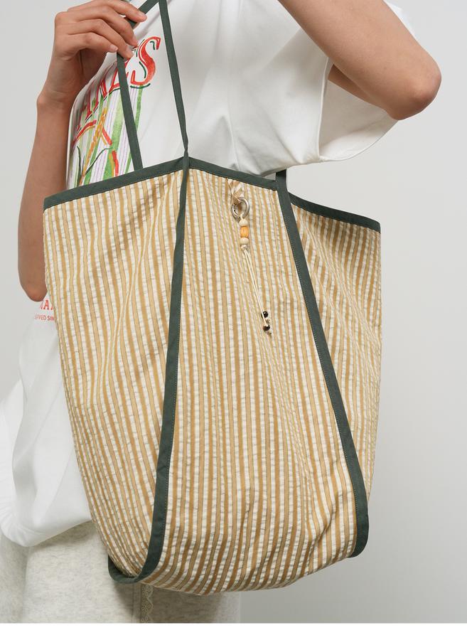 Reversible striped pattern bag