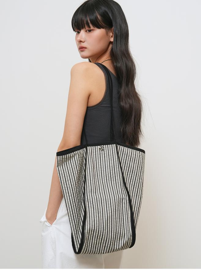 Reversible striped pattern bag