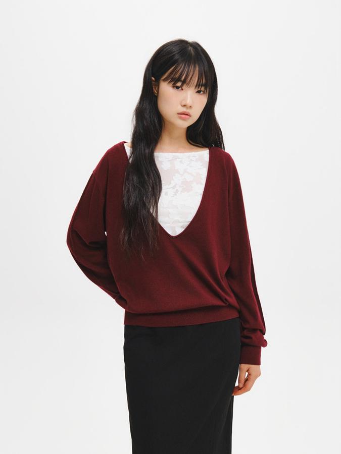 Deep V-neck loose-fit knit pullover