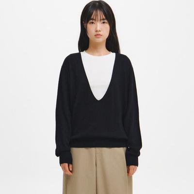 Deep V-neck loose-fit knit pullover