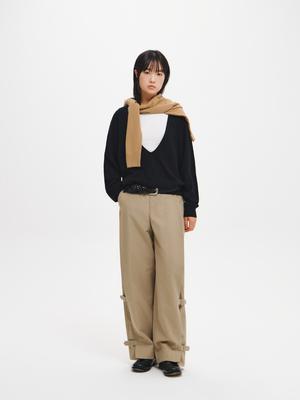 Deep V-neck loose-fit knit pullover