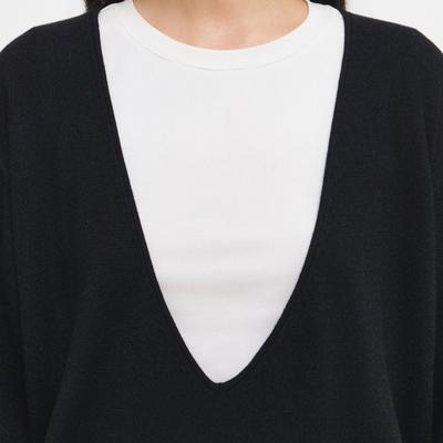 Deep V-neck loose-fit knit pullover