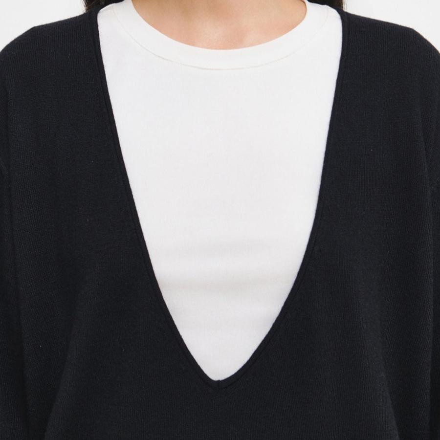 Deep V-neck loose-fit knit pullover