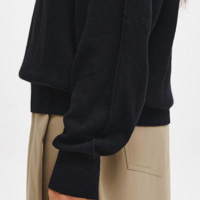 Deep V-neck loose-fit knit pullover