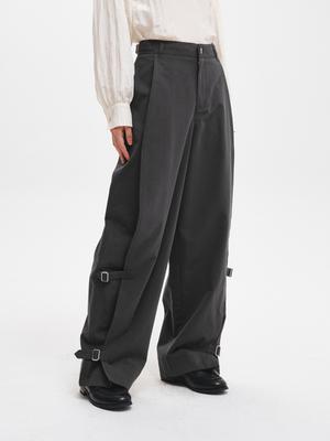 Curved-Line Tuck Wide Pants