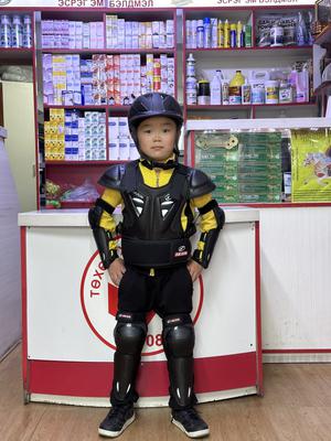 Хүүхдийн хамгаалах иж бүрэн хувцас