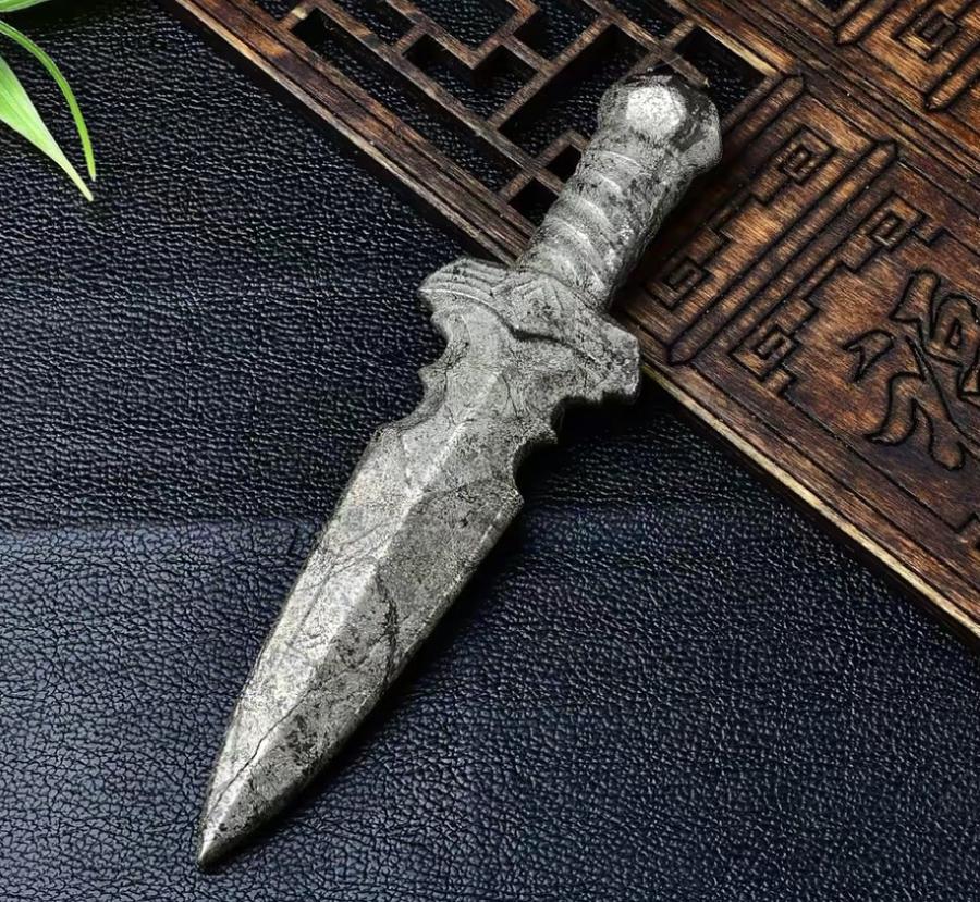 Пирит чулуун зан үйлийн чинжаал